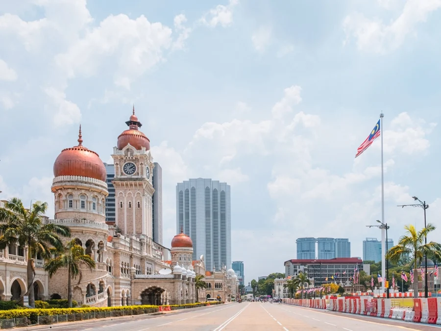 malaysia-kuala-lumpur-view-of-the-cityscape-dataran-merdeka
