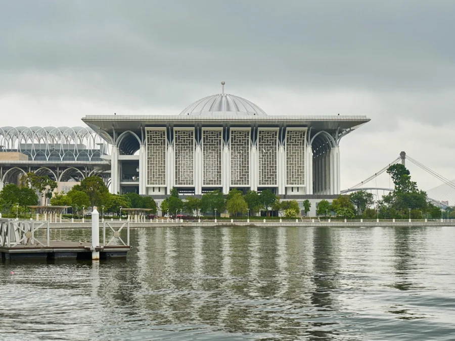 religion-islam-malaysia-architecture-putrajaya