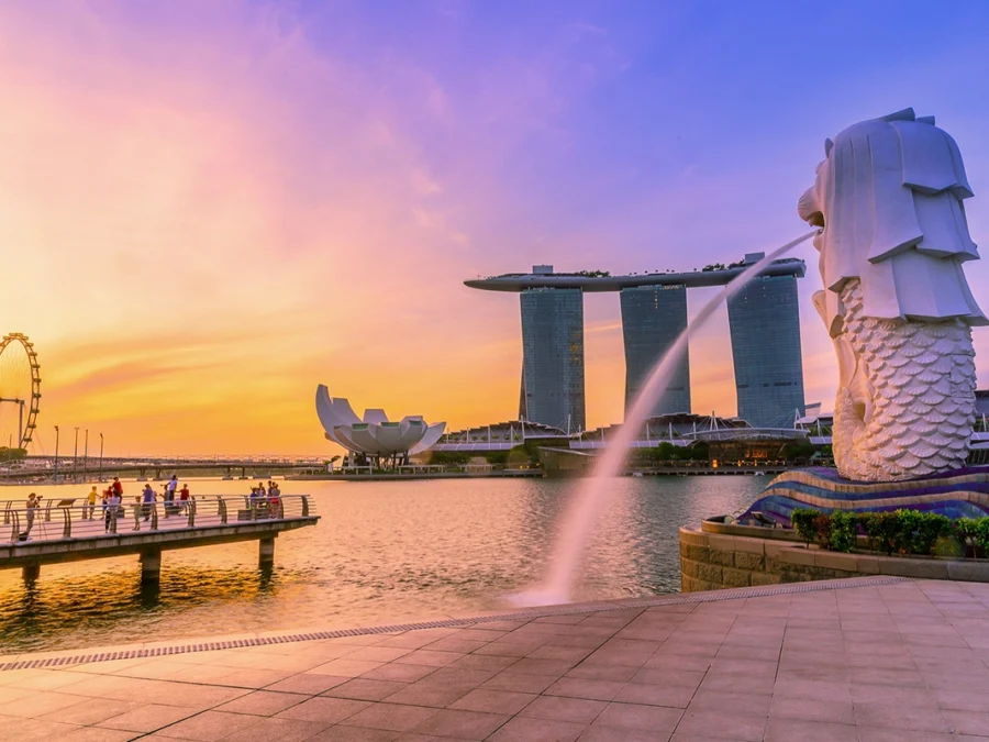 singapore-landmark-merlion-at-sunrise