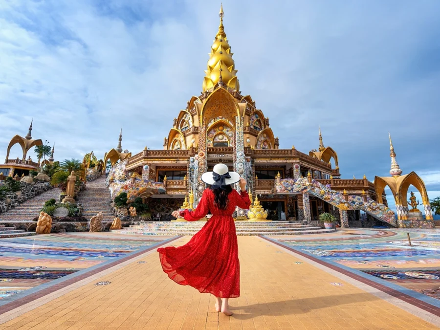 wat-phra-that-pha-son-kaew-temple-in-khao-kho